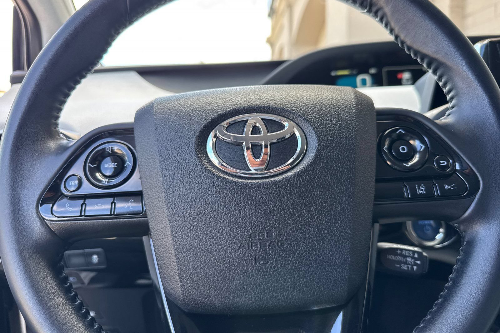 Used 2020 Toyota Prius Prime XLE FWD image 30