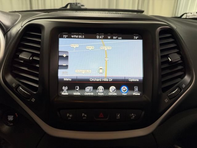 Used 2017 Jeep Cherokee Overland w/ Technology Group AWD/4WD image 14