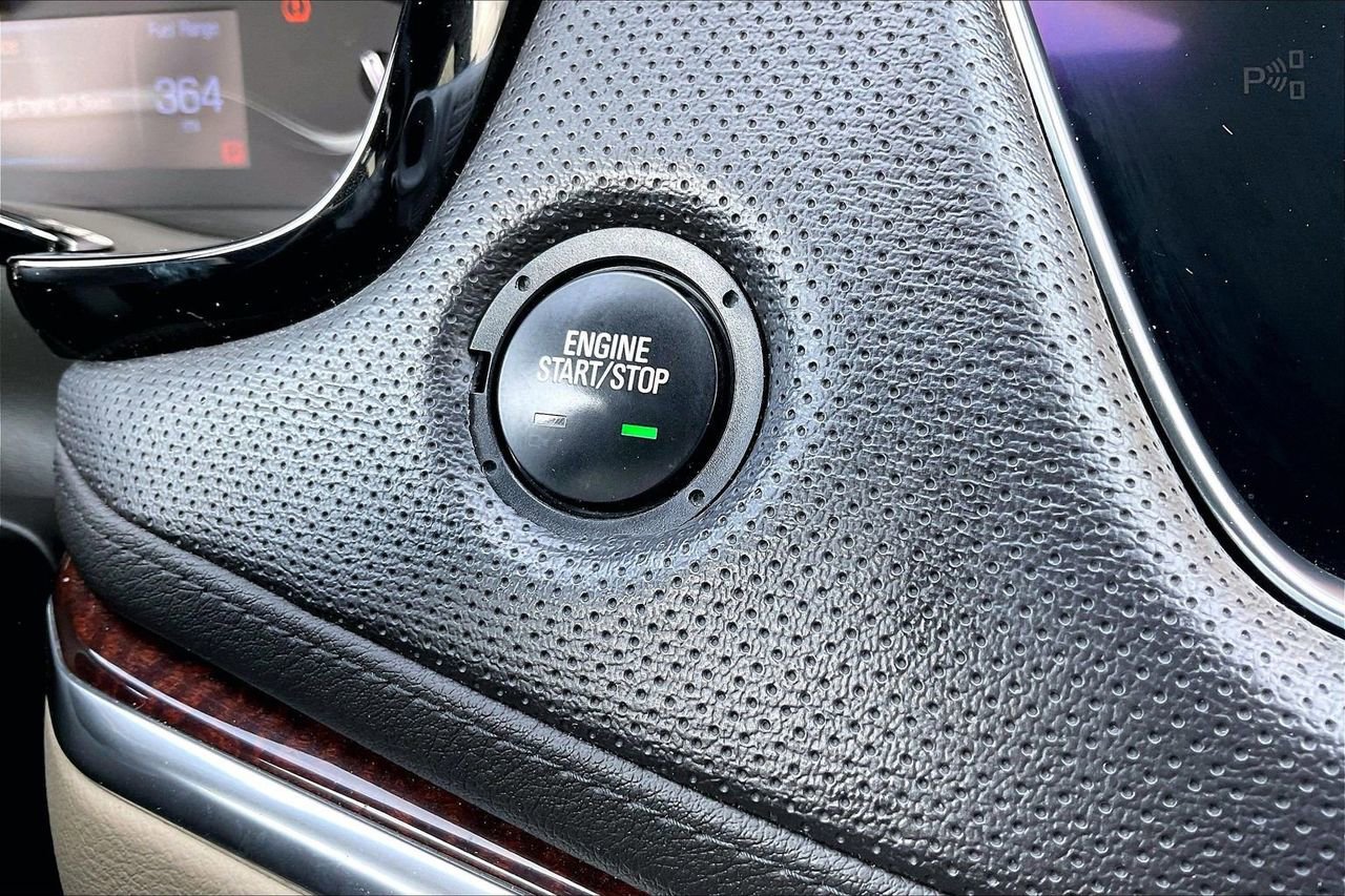 Used 2017 Cadillac XT5 Luxury w/ Driver Awareness Package image 29