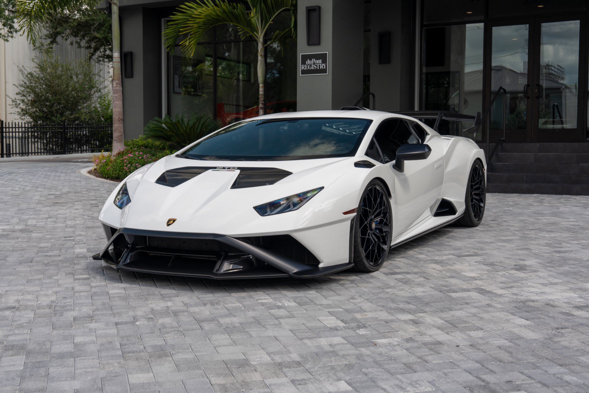 Used 2021 Lamborghini Huracan STO RWD image 9