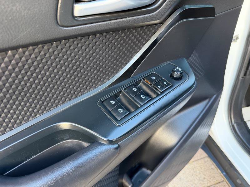 Used 2019 Toyota C-HR LE FWD image 31