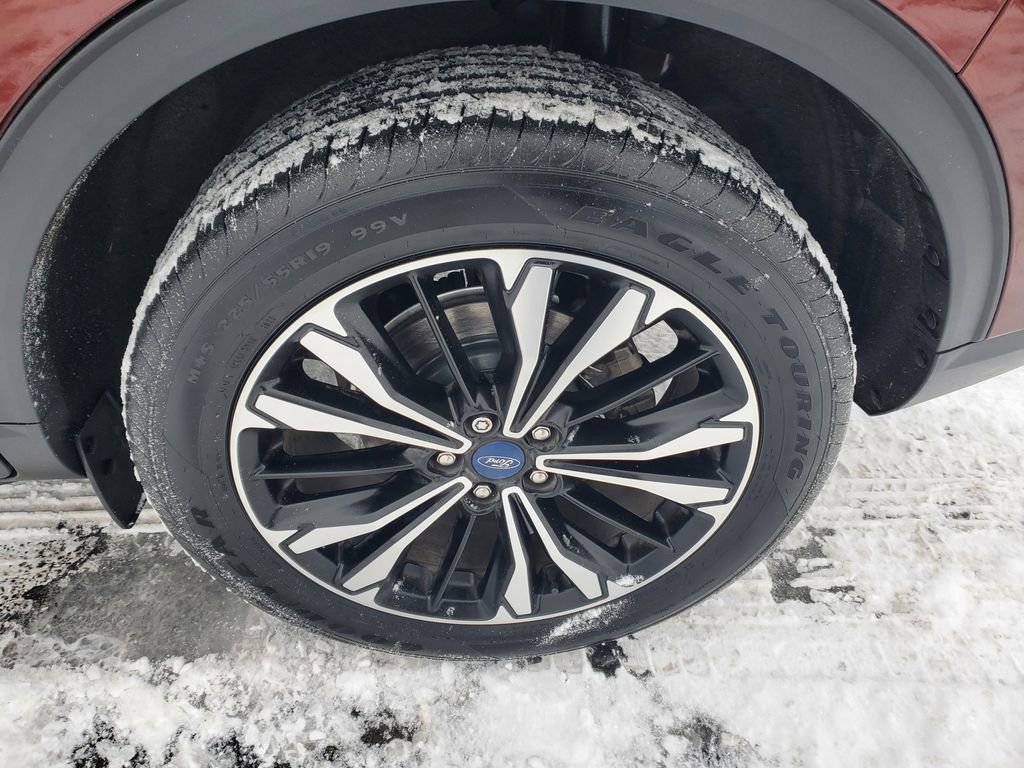 Used 2021 Ford Escape SE w/ SE Sport Appearance Package image 31