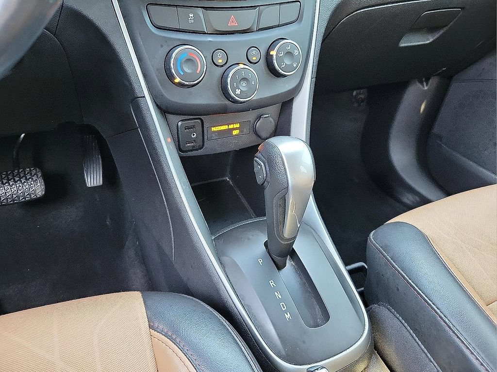 Used 2019 Chevrolet Trax LT w/ LT Convenience Package FWD image 17