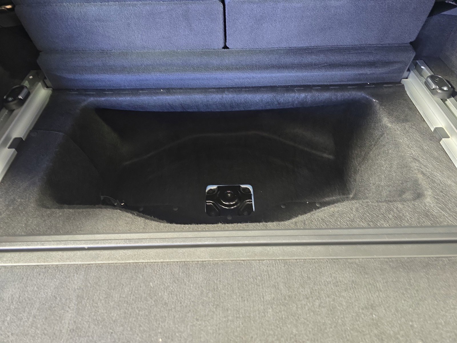 Used 2022 Rivian R1S Launch Edition image 26