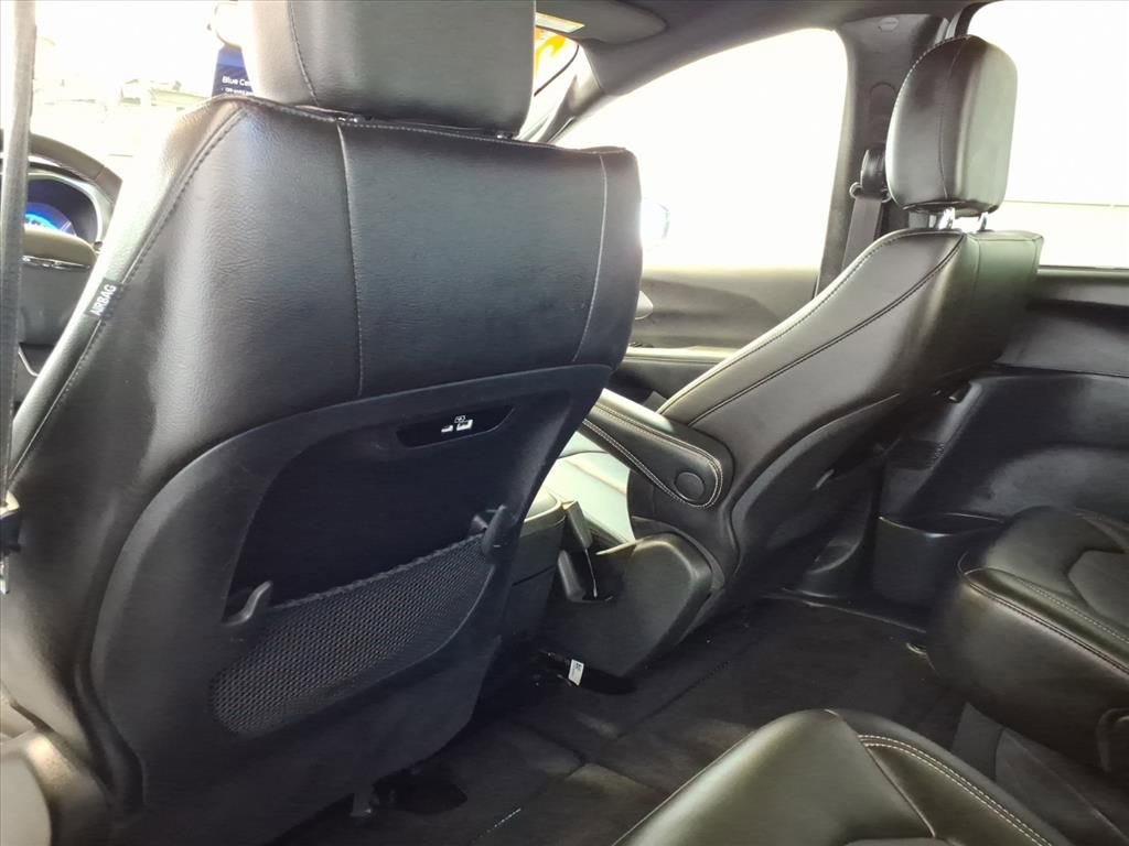 Used 2025 Chrysler Pacifica Select image 24