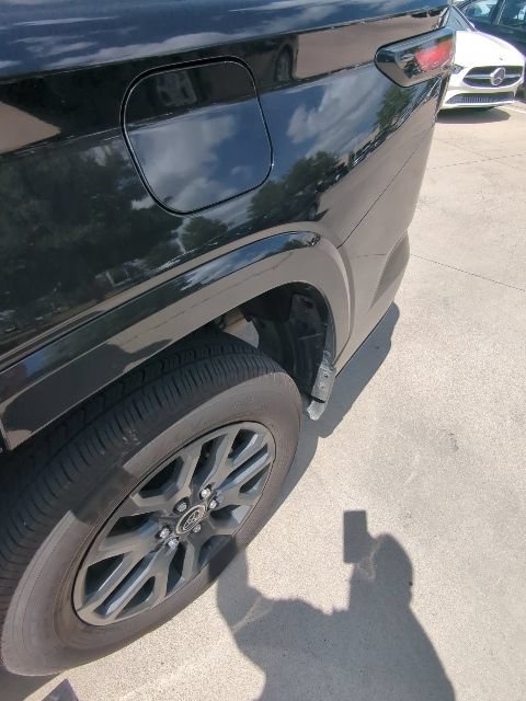 Used 2023 Toyota Sequoia Platinum AWD/4WD image 5