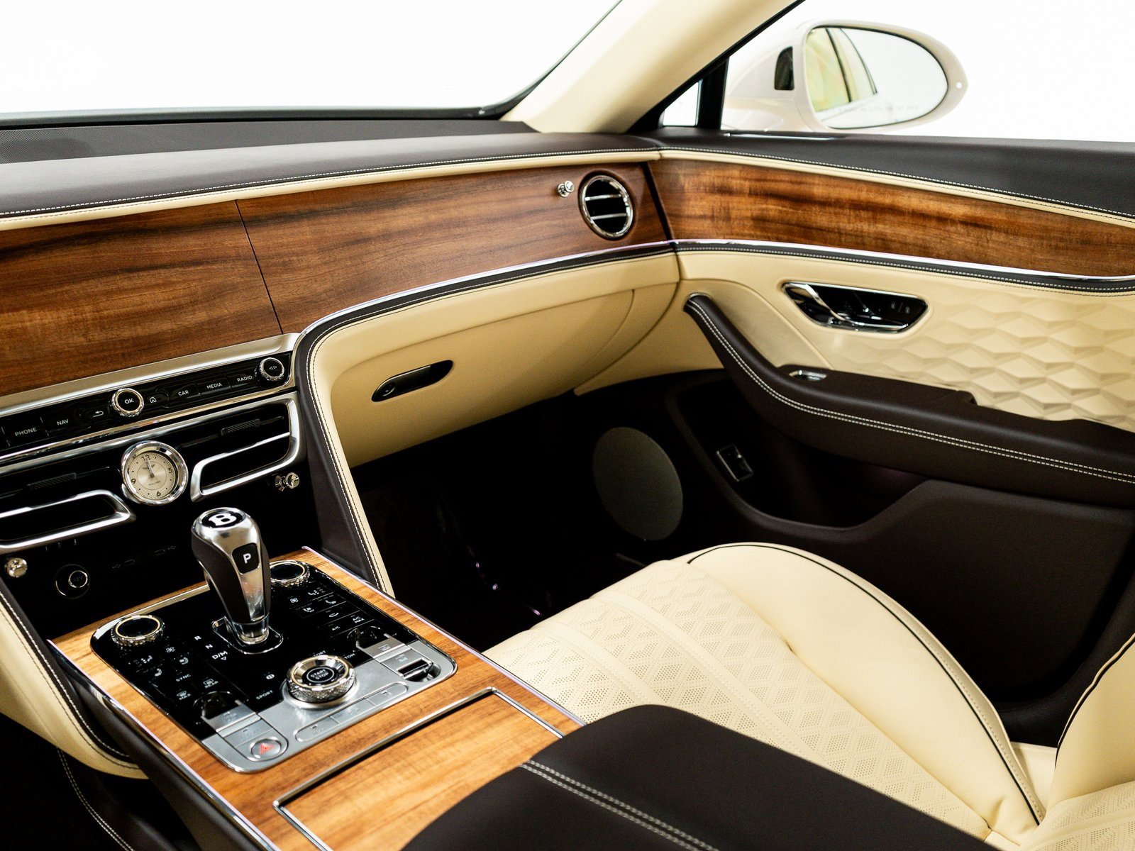 New 2025 Bentley Flying Spur Plug-In Hybrid image 51