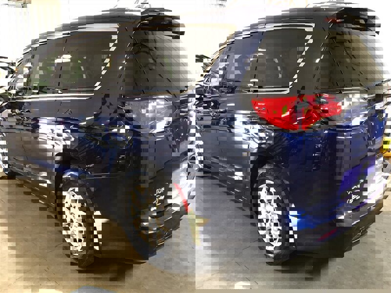 Used 2020 Chrysler Voyager LX image 3