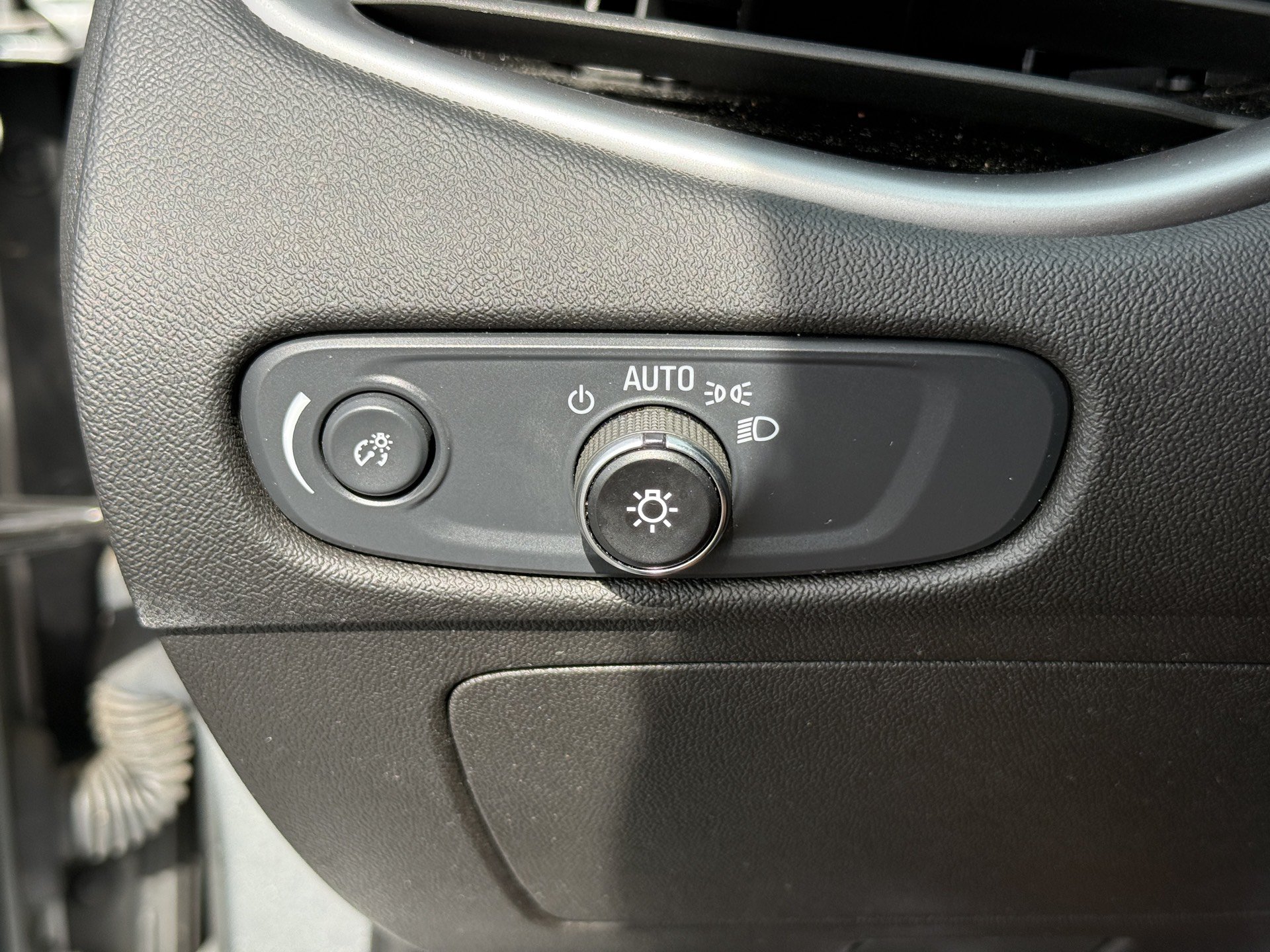 Used 2025 Chevrolet Malibu LT FWD image 32