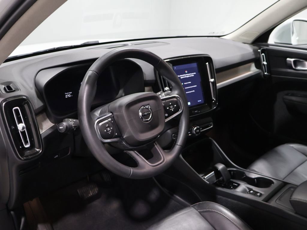 Used 2023 Volvo XC40 B5 Core image 14