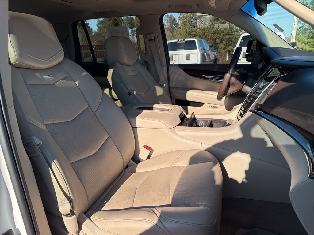 Used 2016 Cadillac Escalade Luxury image 34