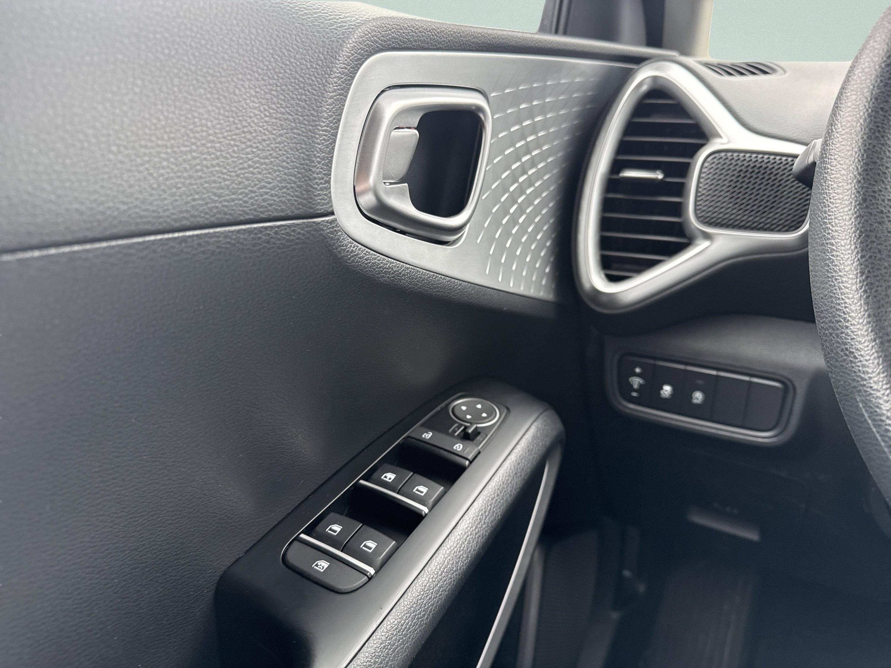 Used 2025 Kia Soul LX w/ LX Technology Package FWD image 28