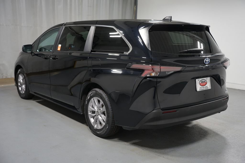 Certified 2024 Toyota Sienna LE image 6