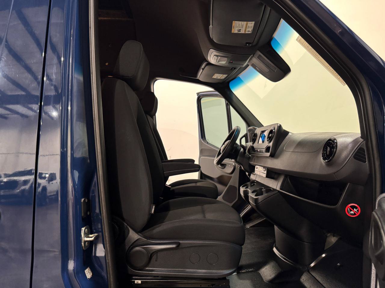 Used 2024 Mercedes-Benz Sprinter 2500 image 11