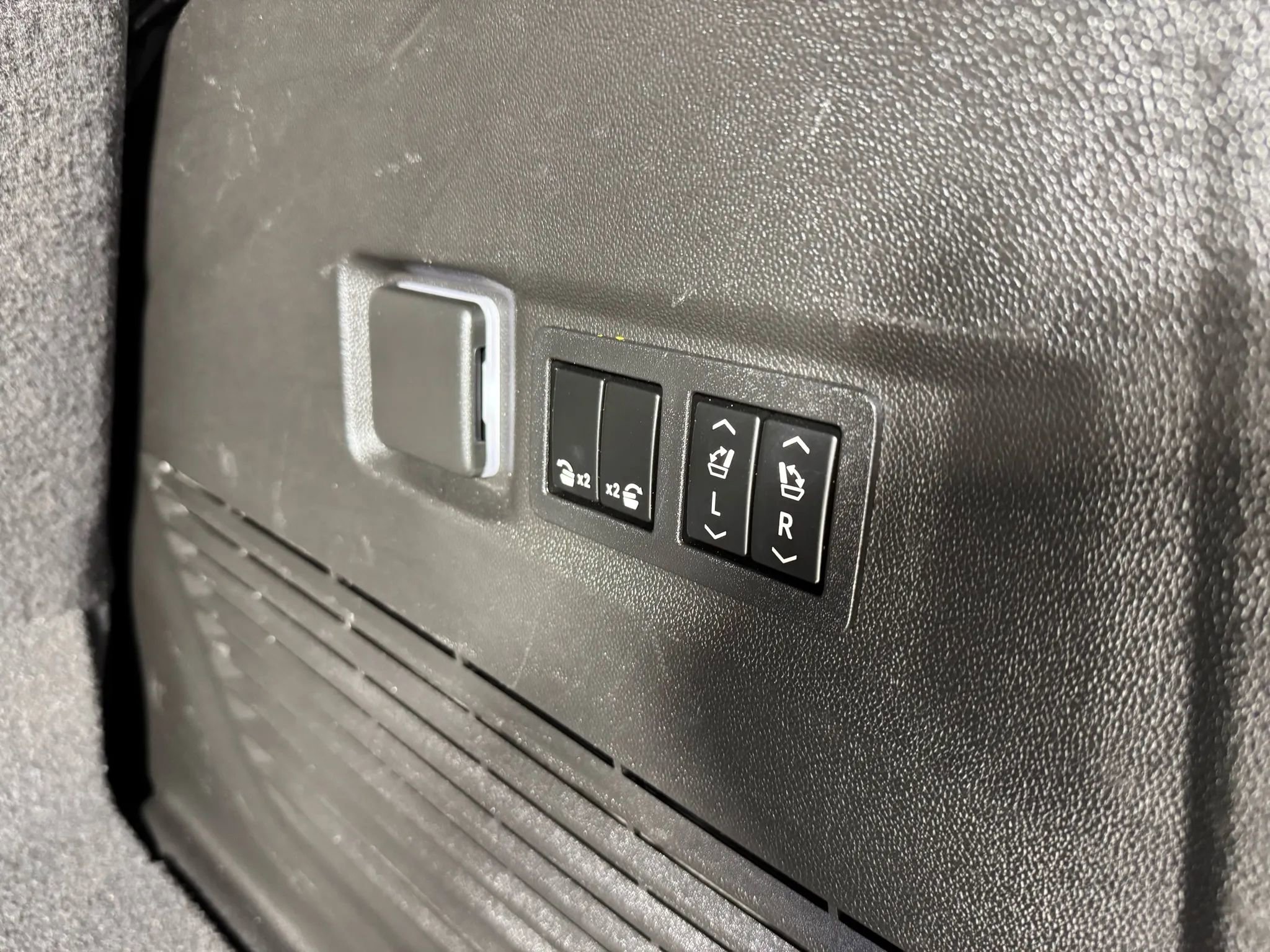 Used 2022 GMC Yukon Denali w/ Advanced Technology Package image 8