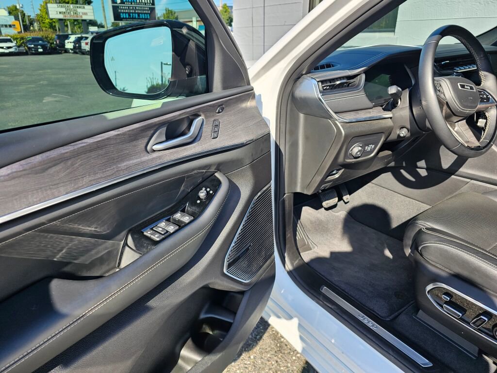 Used 2024 Jeep Grand Cherokee Overland w/ Advanced Protech Group III image 16