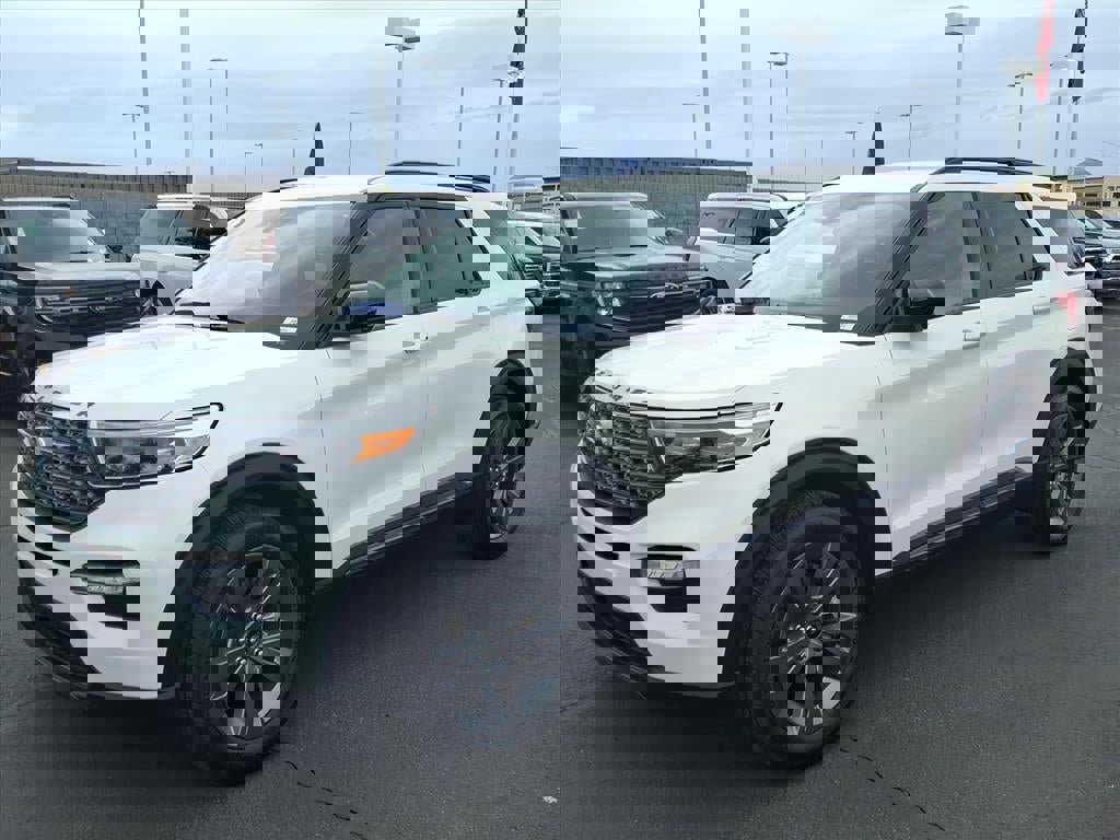 Certified 2023 Ford Explorer XLT w/ Equipment Group 202A image 8