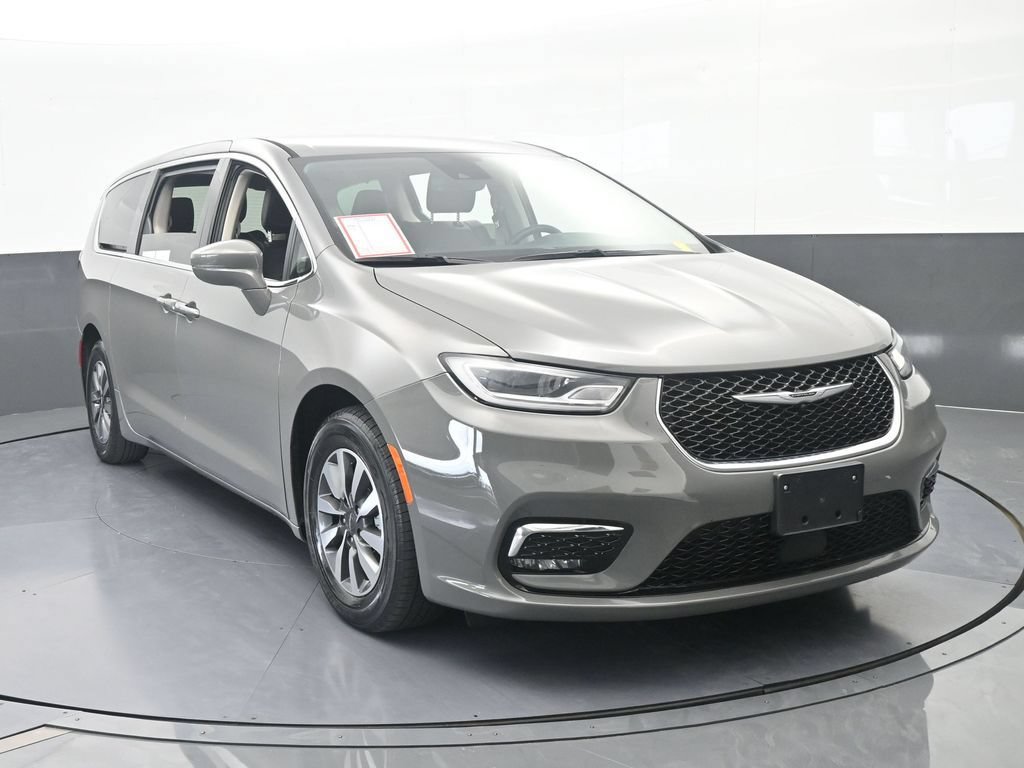 Used 2022 Chrysler Pacifica Touring-L FWD image 9