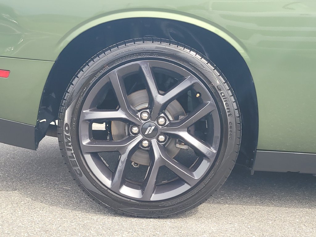 Used 2019 Dodge Challenger SXT w/ Blacktop Package RWD image 6