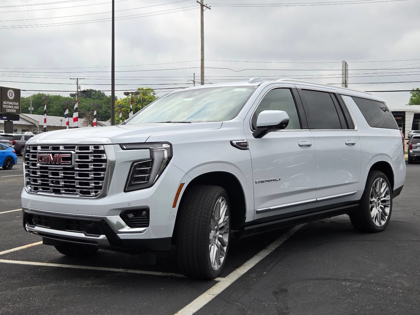 New 2026 GMC Yukon XL Denali w/ Denali Reserve Package AWD/4WD image 15
