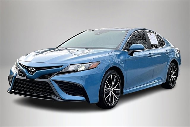 Used 2023 Toyota Camry SE image 2