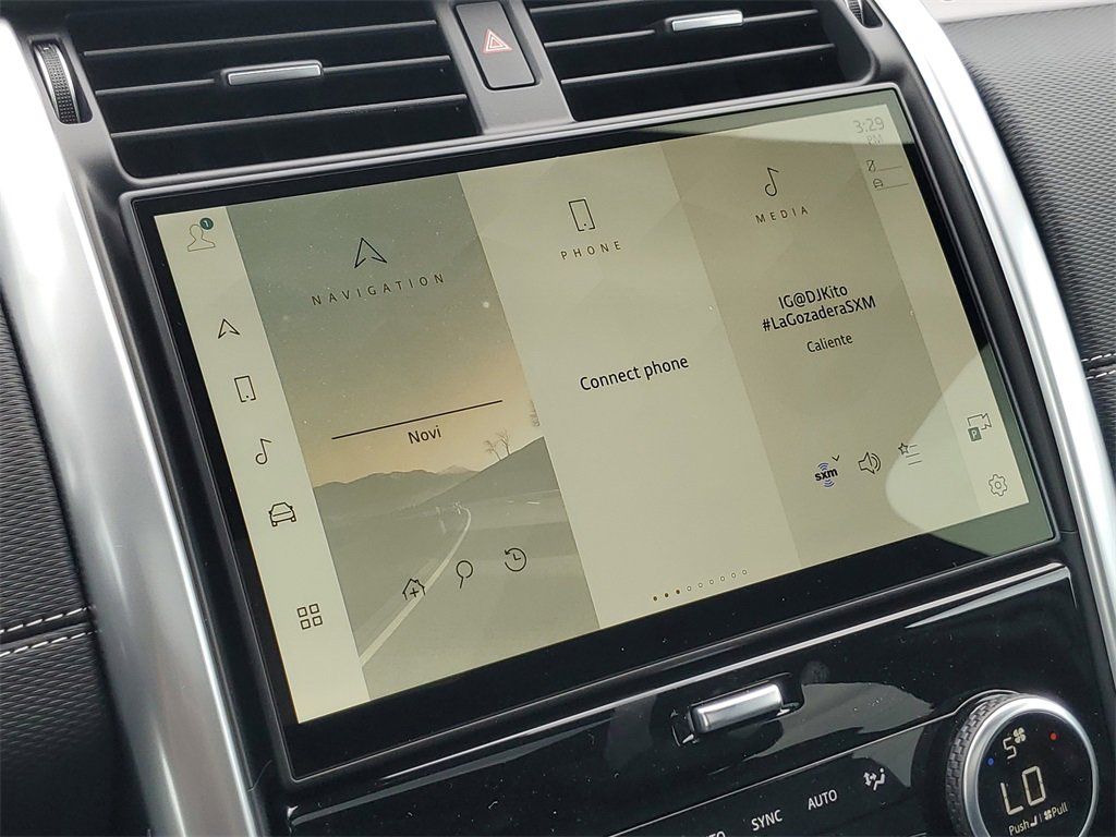 New 2025 Land Rover Discovery Dynamic SE image 21