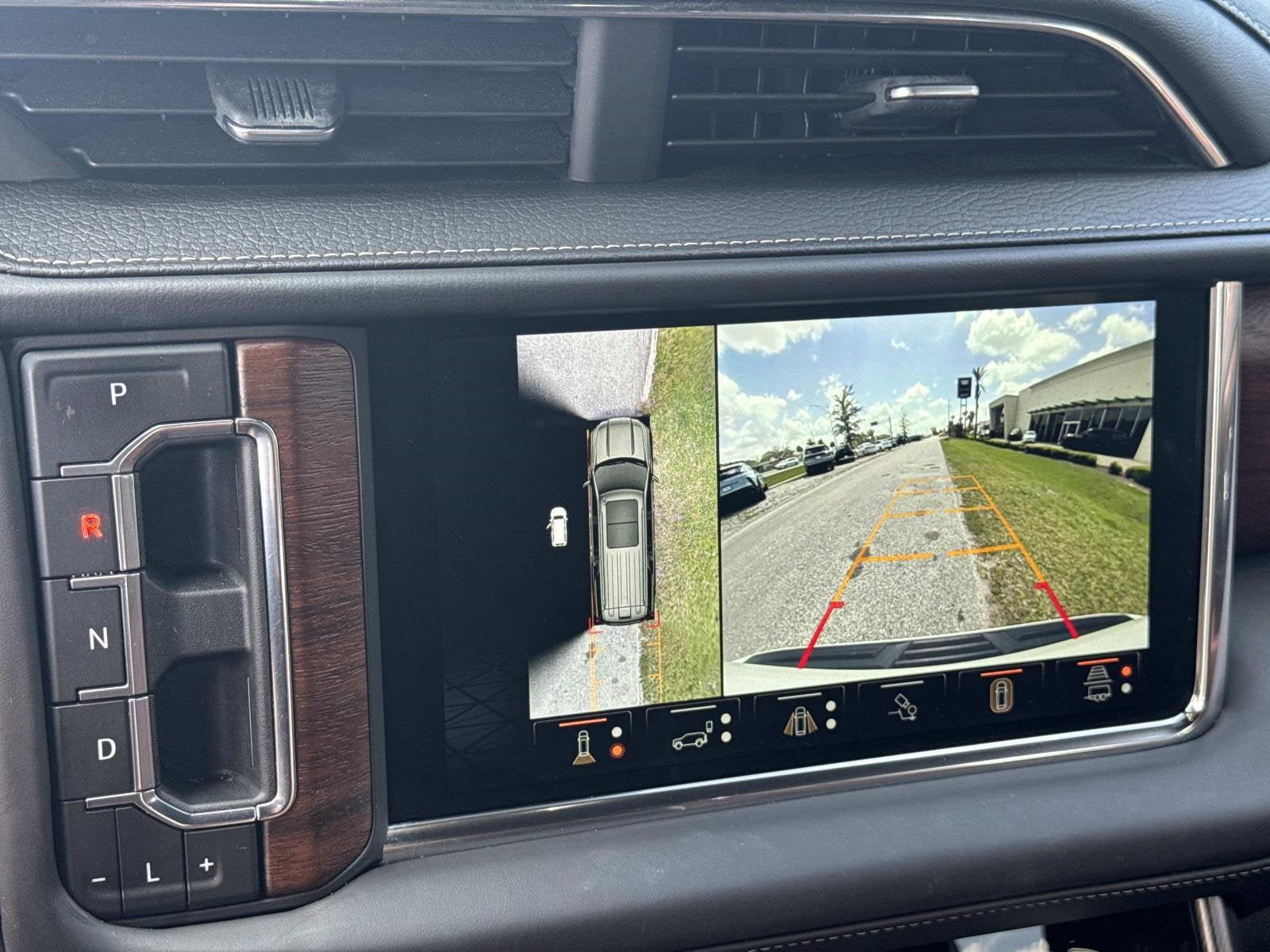 Used 2023 GMC Yukon XL Denali Ultimate AWD/4WD image 27