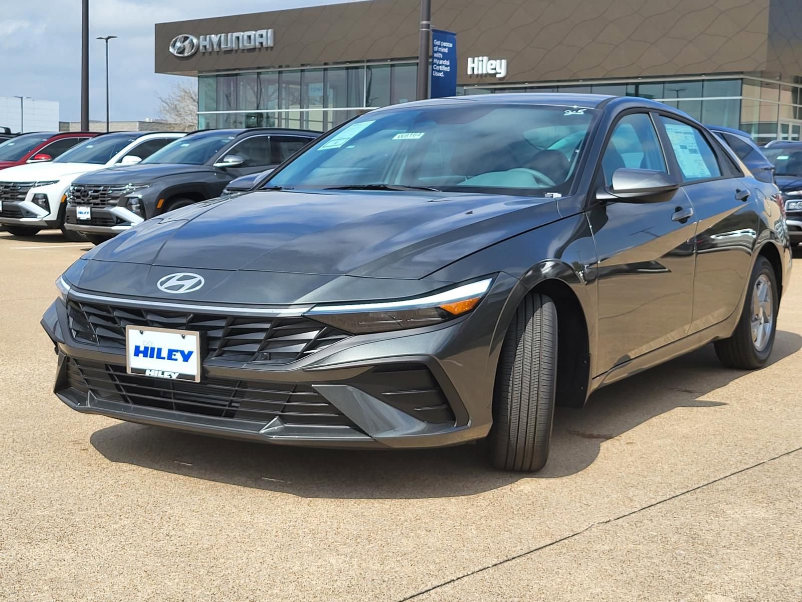 New 2026 Hyundai Elantra SE image 2