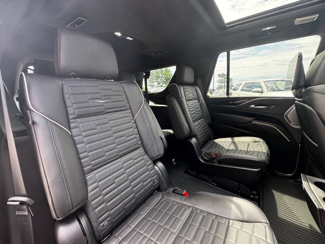 Used 2024 Cadillac Escalade V w/ LPO, ONYX Package AWD/4WD image 37