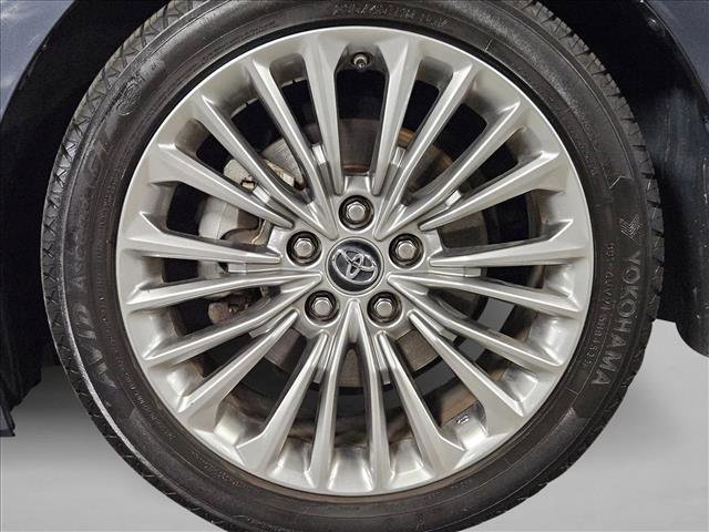 Used 2019 Toyota Avalon Limited image 24