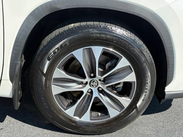 Used 2021 Toyota Highlander XLE AWD/4WD image 30