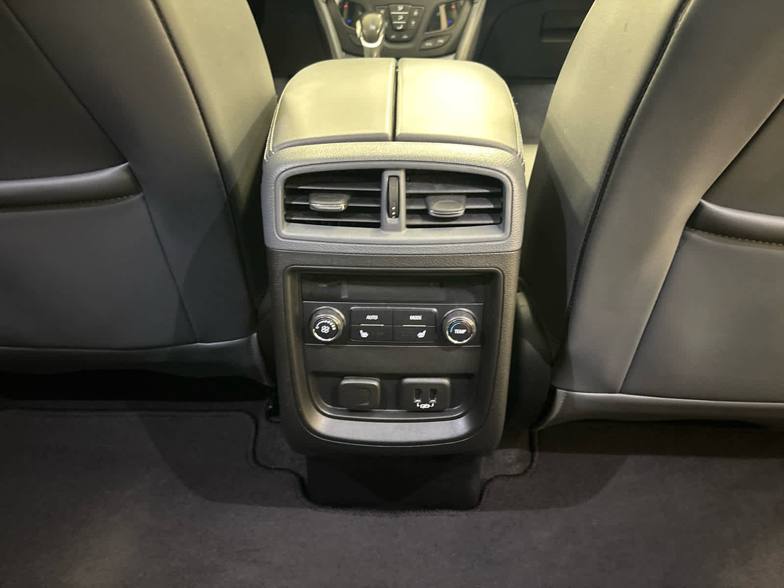 Used 2019 Buick Envision Essence image 17