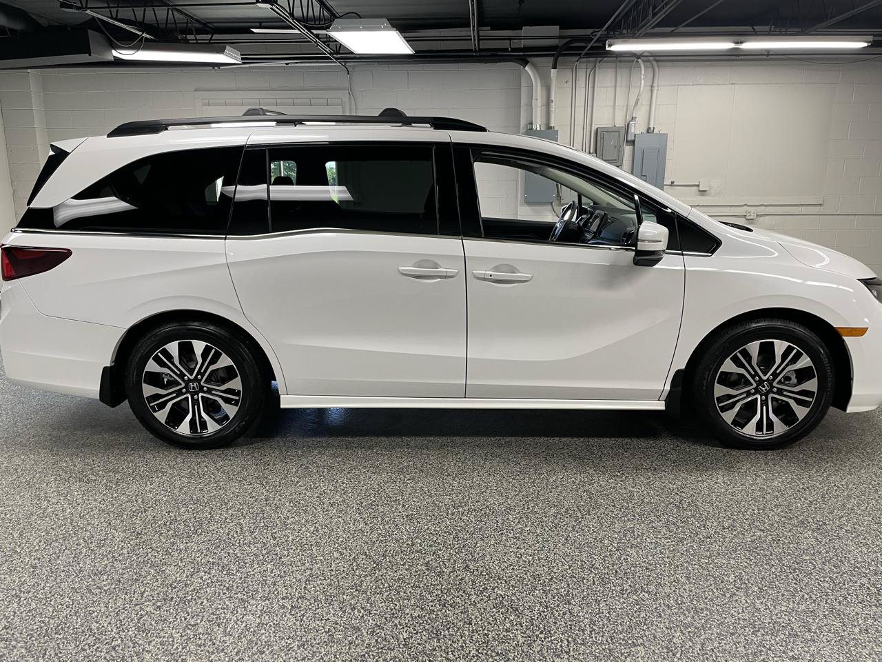 Used 2026 Honda Odyssey Elite image 5
