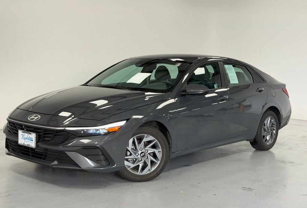Used 2024 Hyundai Elantra SEL image 1