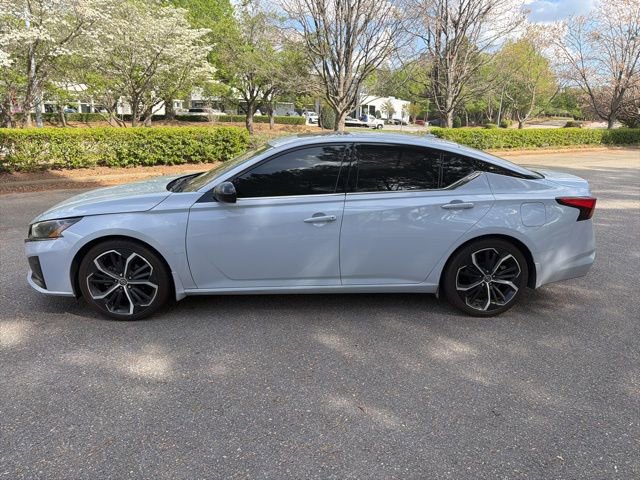 Used 2023 Nissan Altima 2.5 SR w/ SR Premium Package FWD image 2