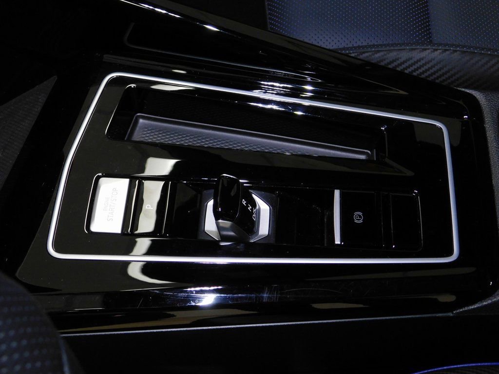 Used 2025 Volkswagen Golf 2.0T image 38