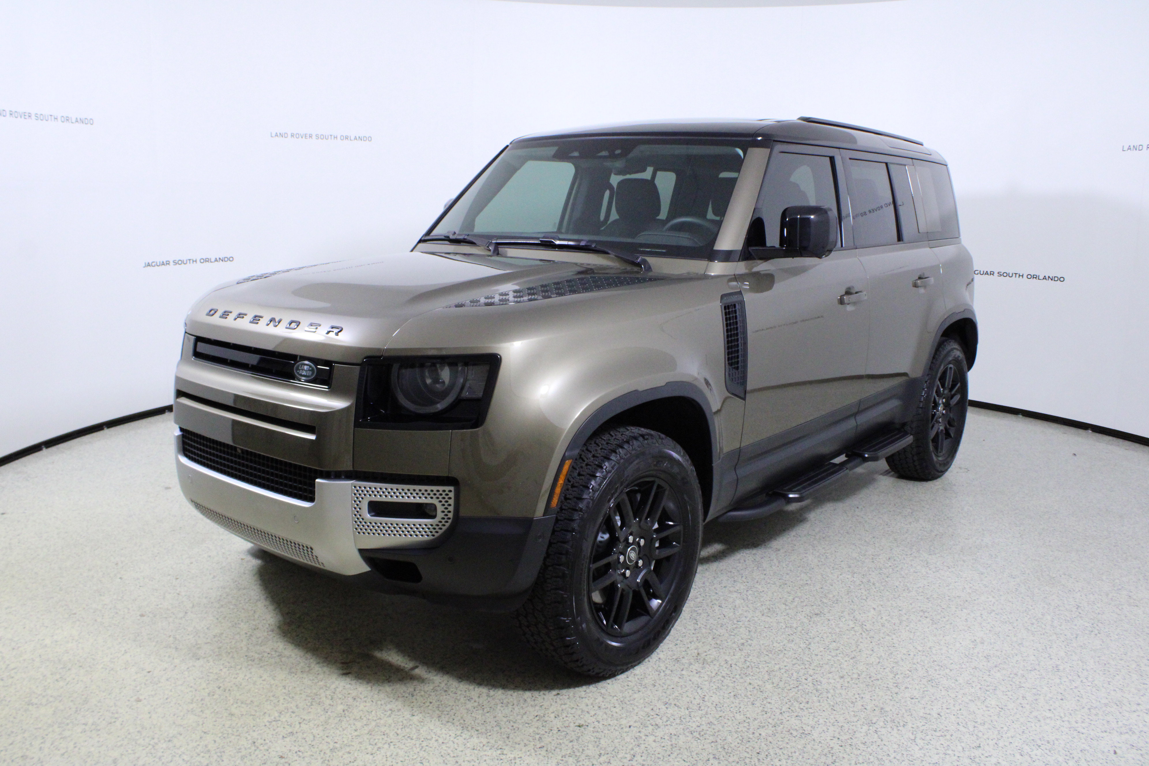 Used 2025 Land Rover Defender 110 S AWD/4WD image 4