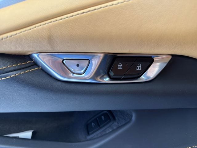 Used 2025 Chevrolet Corvette Stingray Premium Cpe w/ 3LT RWD image 33