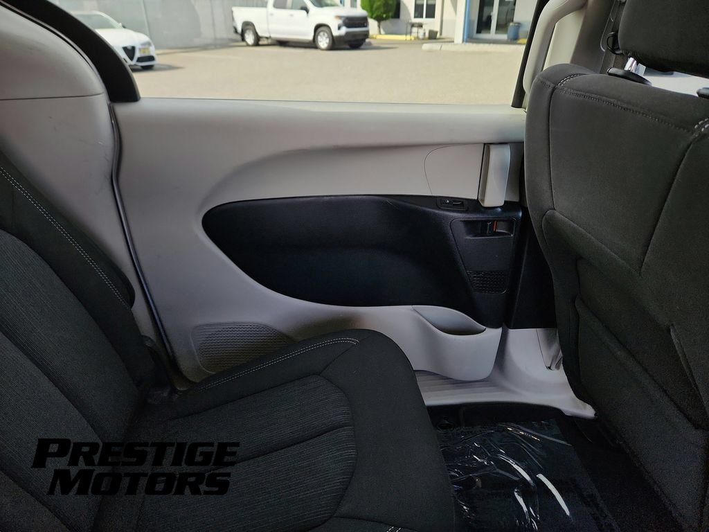 Used 2022 Chrysler Voyager LX FWD image 24