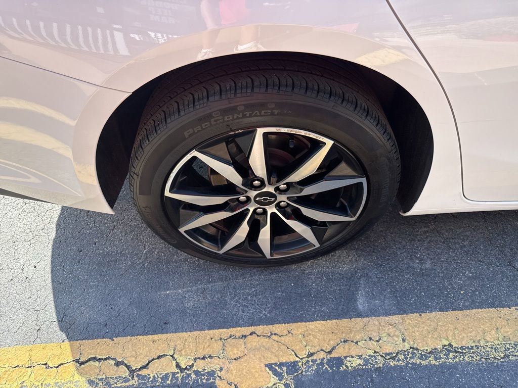 Used 2024 Chevrolet Malibu RS w/ LPO, Floor Liner Package image 9
