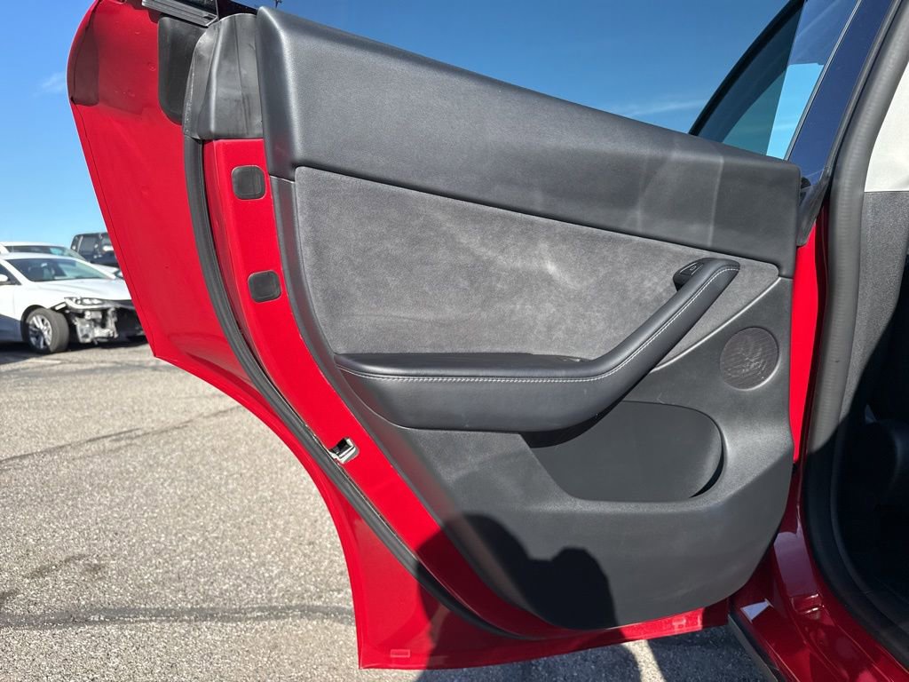 Used 2022 Tesla Model Y Long Range image 29