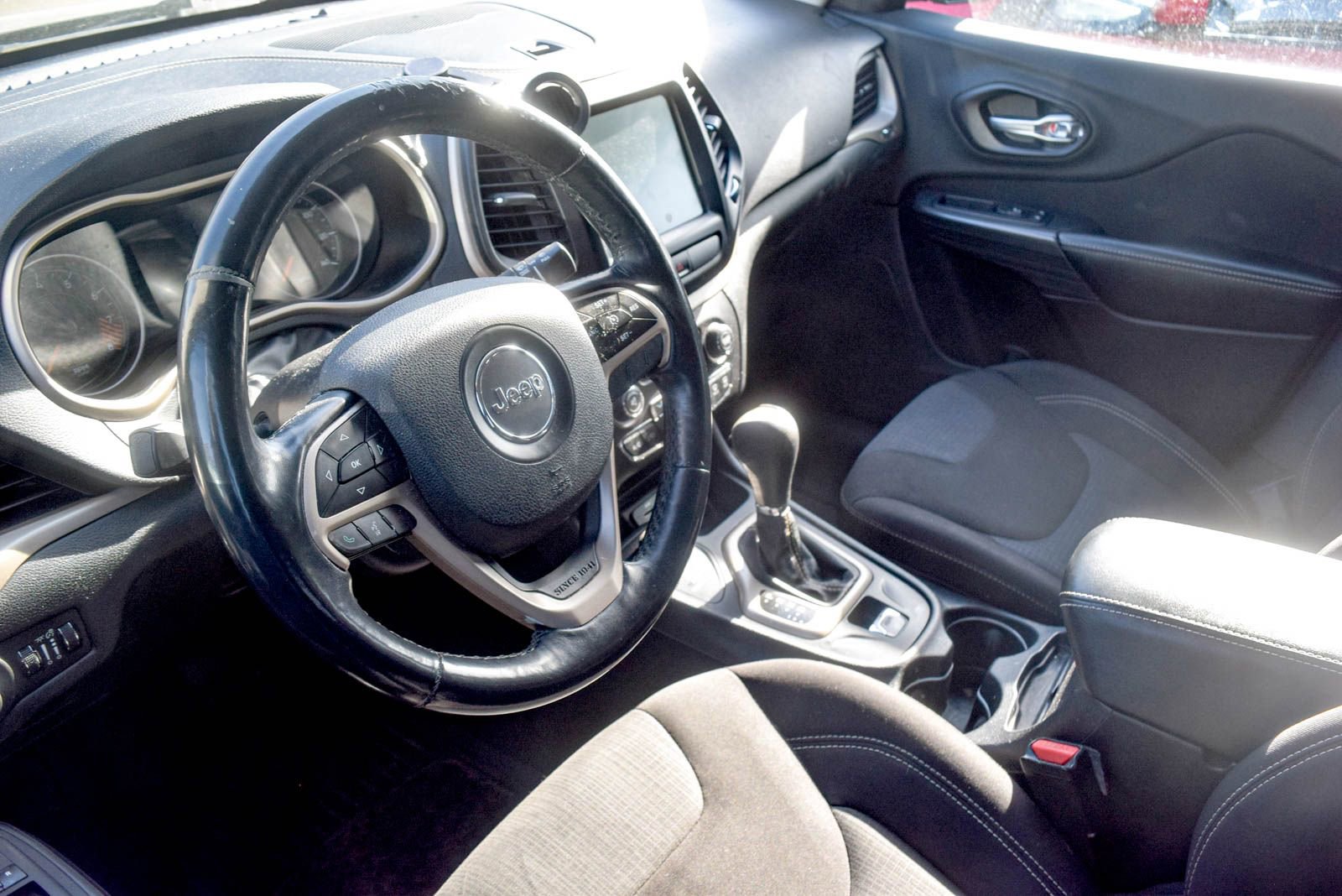 Used 2015 Jeep Cherokee Latitude w/ Cold Weather Group AWD/4WD image 21