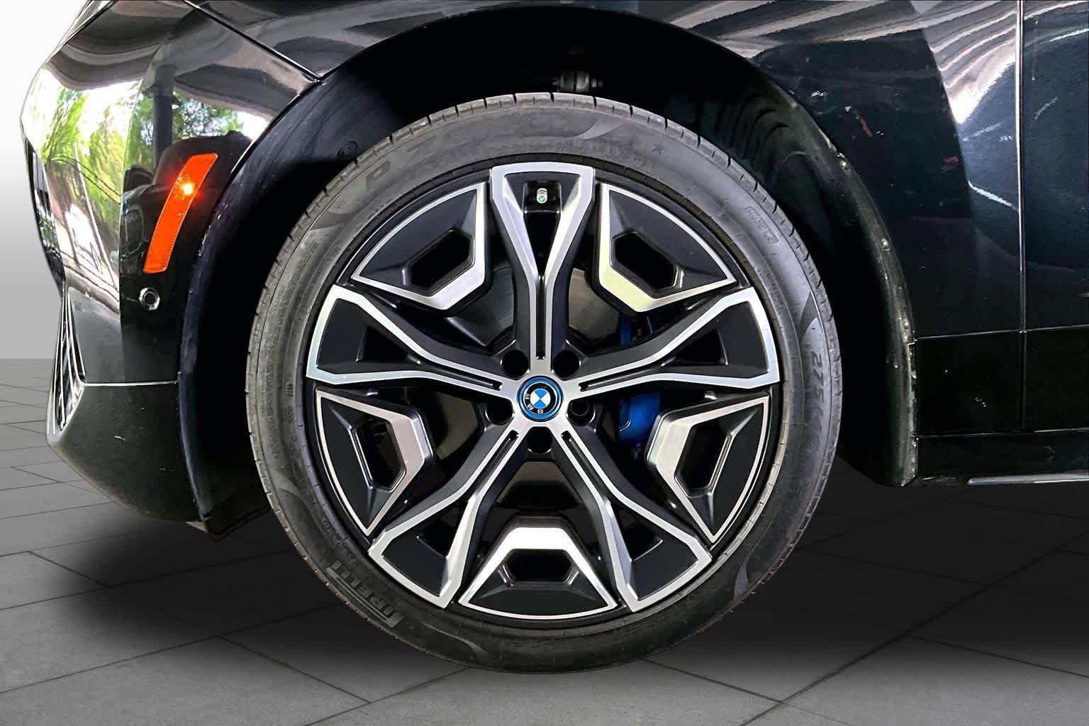 Used 2024 BMW iX xDrive50 w/ Premium Package AWD/4WD image 10