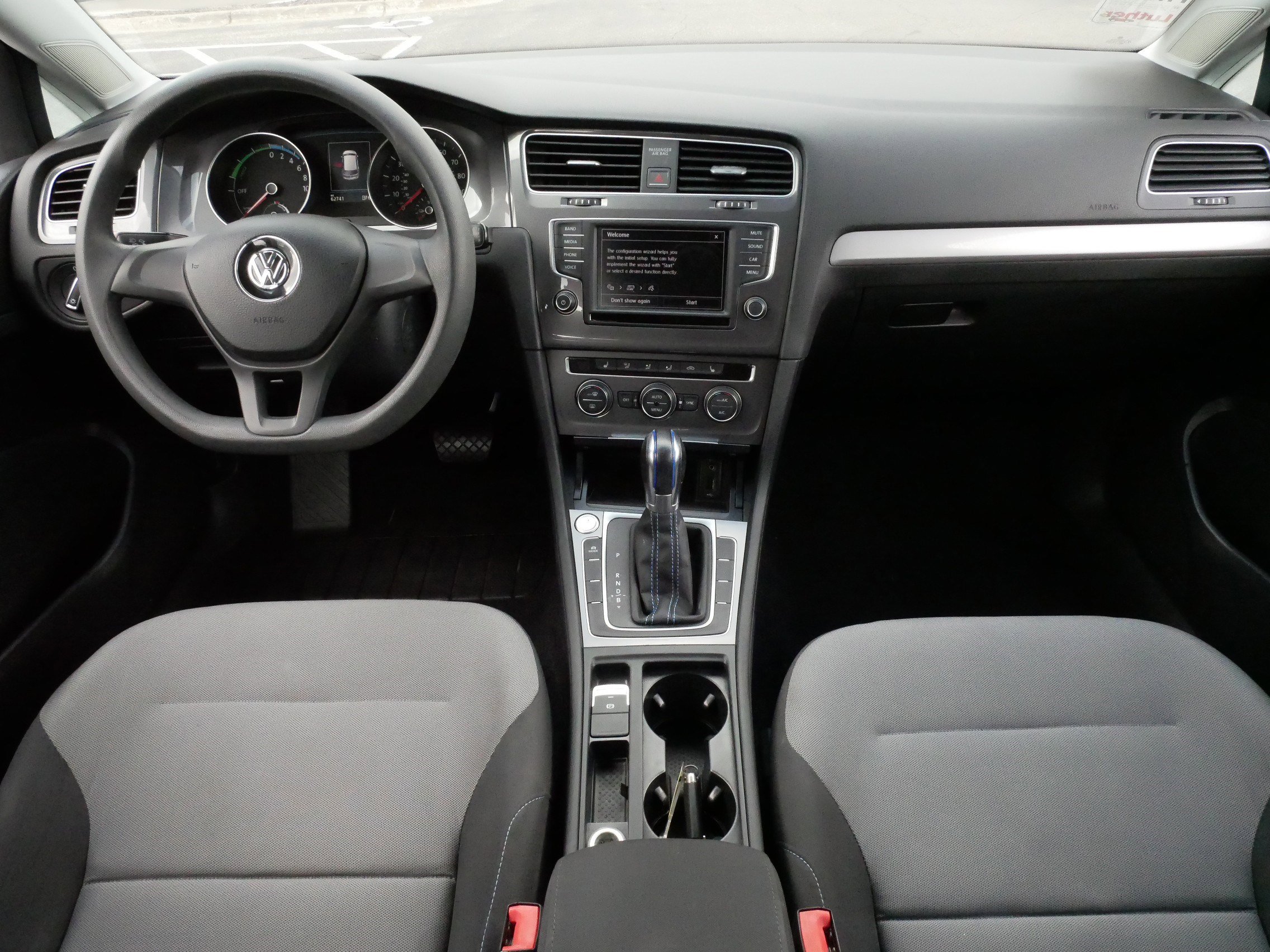 Used 2016 Volkswagen e-Golf SE w/ DC Fast Charging Package FWD image 10