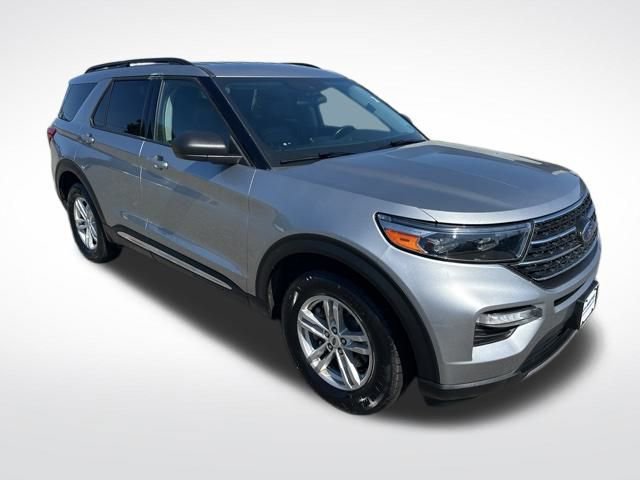 Used 2022 Ford Explorer XLT w/ Equipment Group 202A image 8