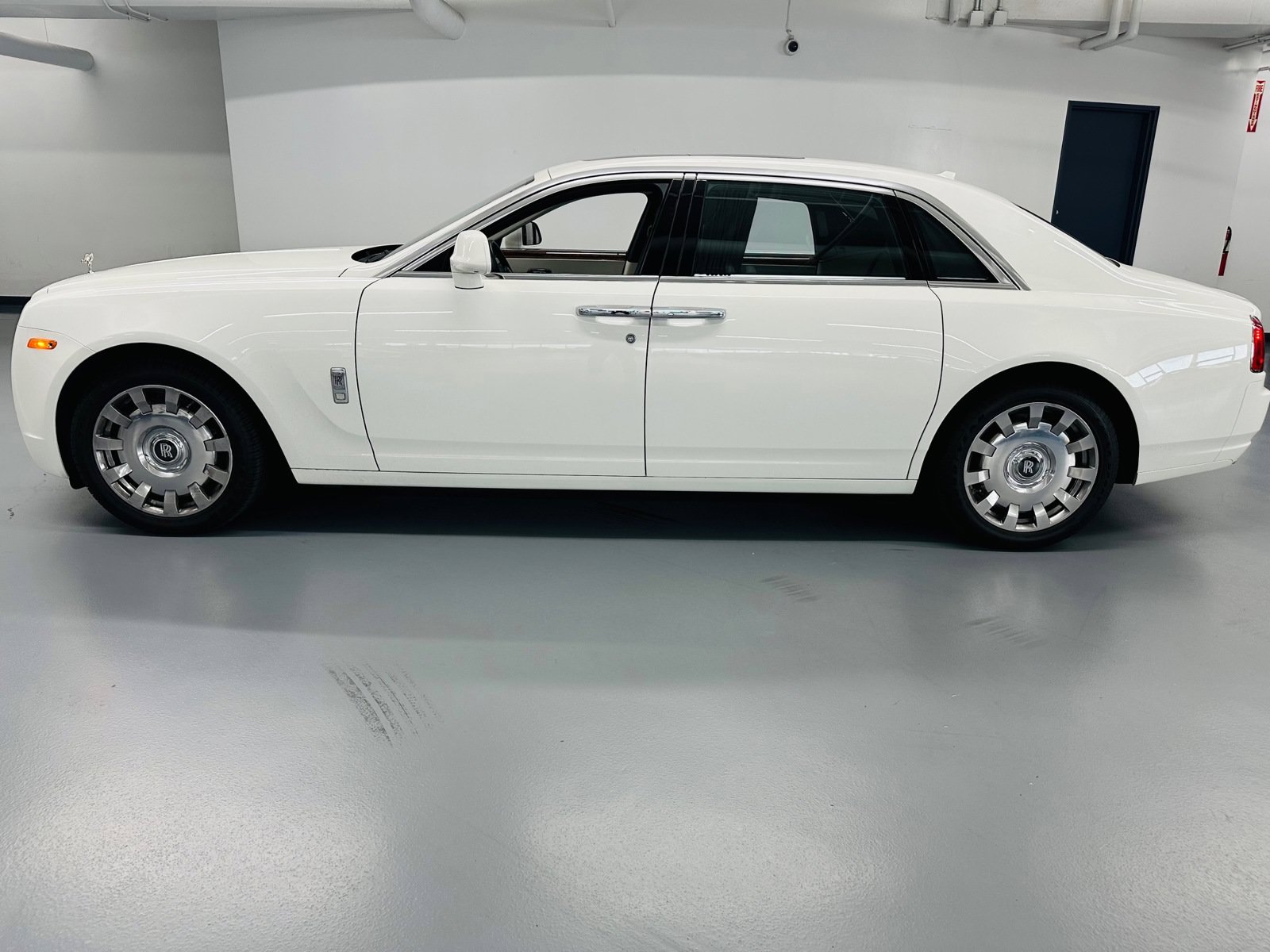 Used 2014 Rolls-Royce Ghost Extended Wheelbase RWD image 5