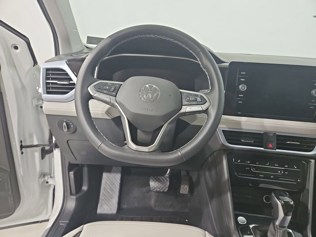 New 2026 Volkswagen Taos SE FWD image 13