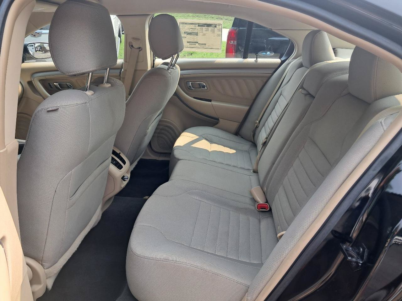Used 2017 Ford Taurus SE FWD image 20
