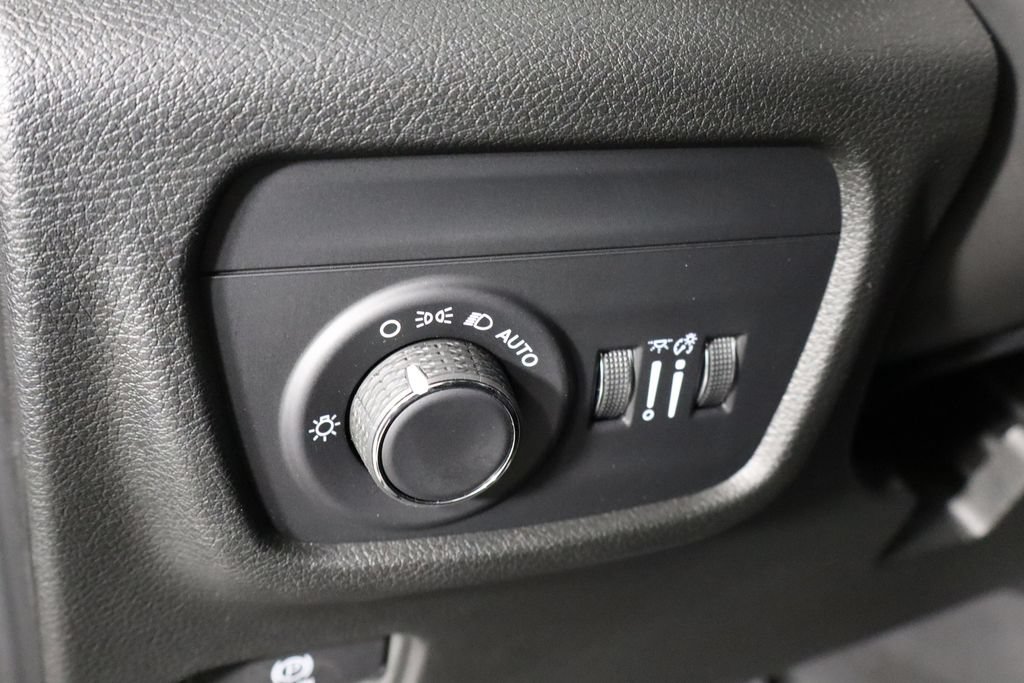 Used 2025 Jeep Grand Cherokee L Laredo AWD/4WD image 23