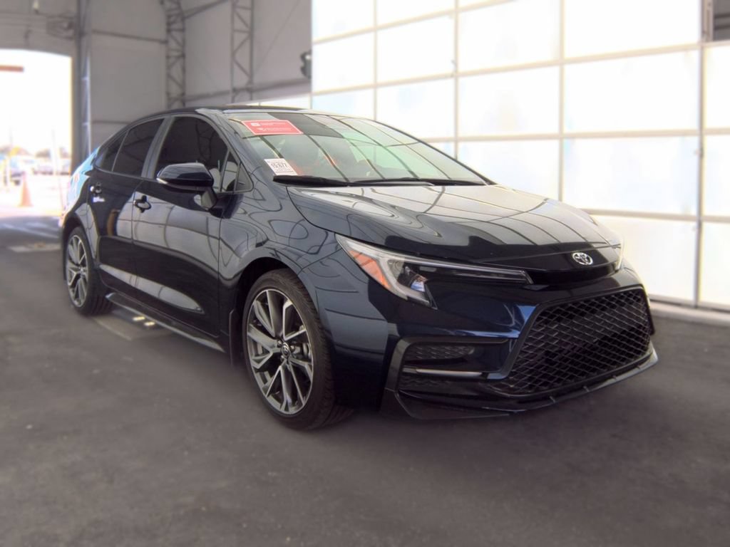 Used 2025 Toyota Corolla SE FWD image 3
